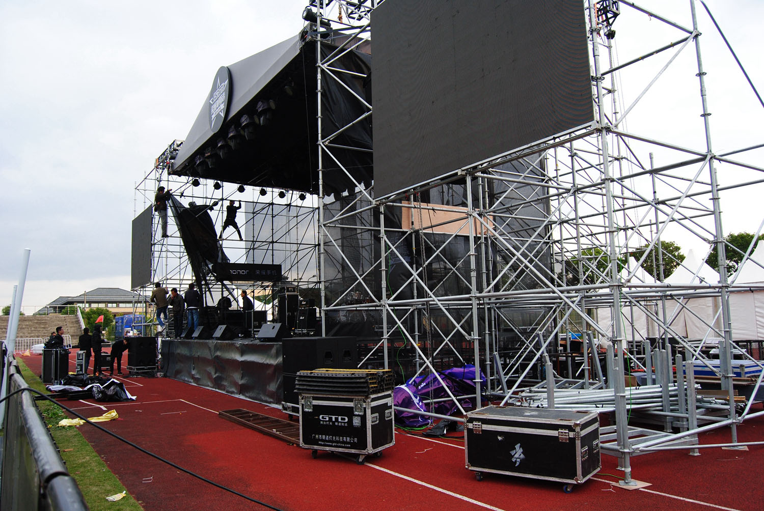 华为&腾讯“觅乐行动·荣耀制噪者”校园音乐节